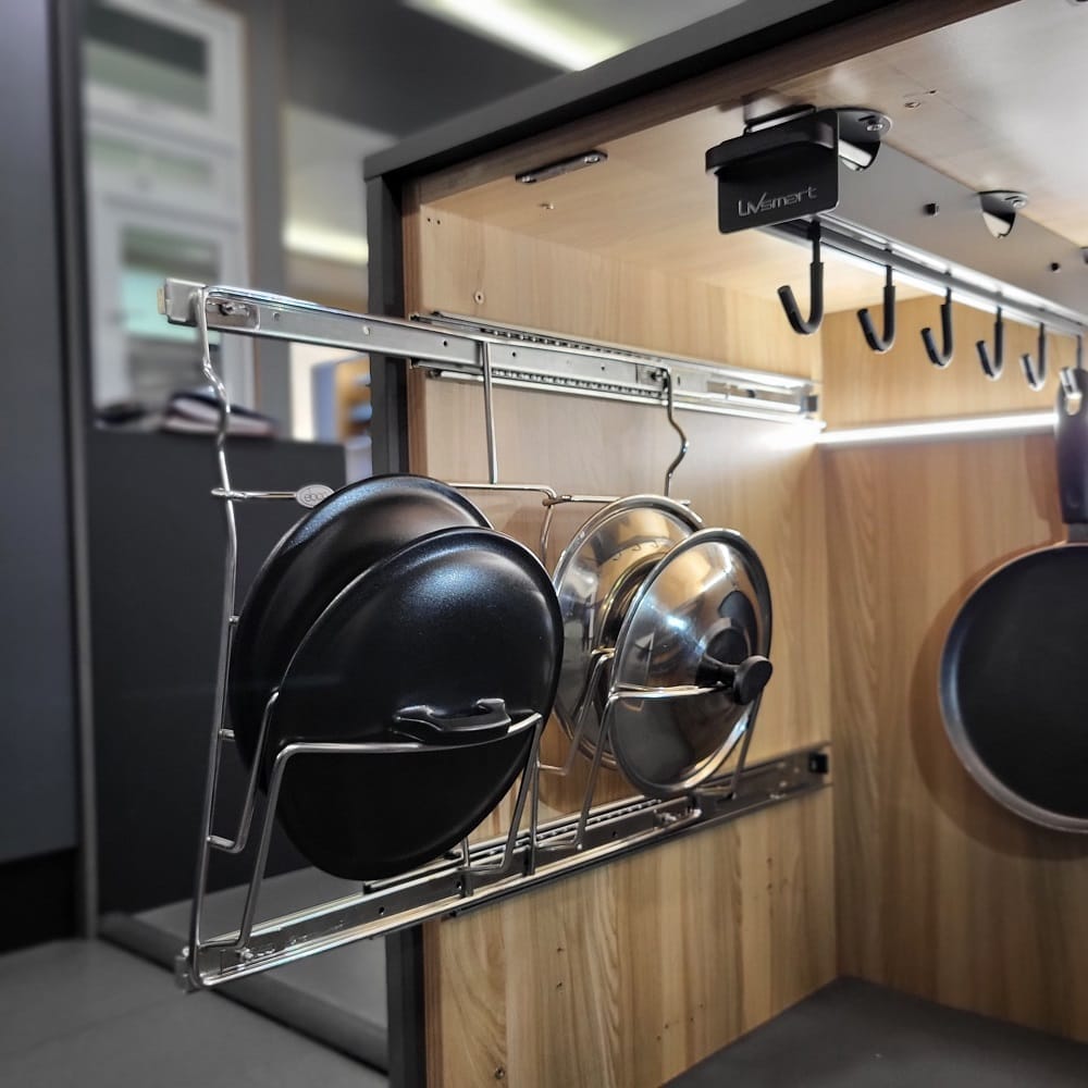 Soft Close Aluminium Hinge